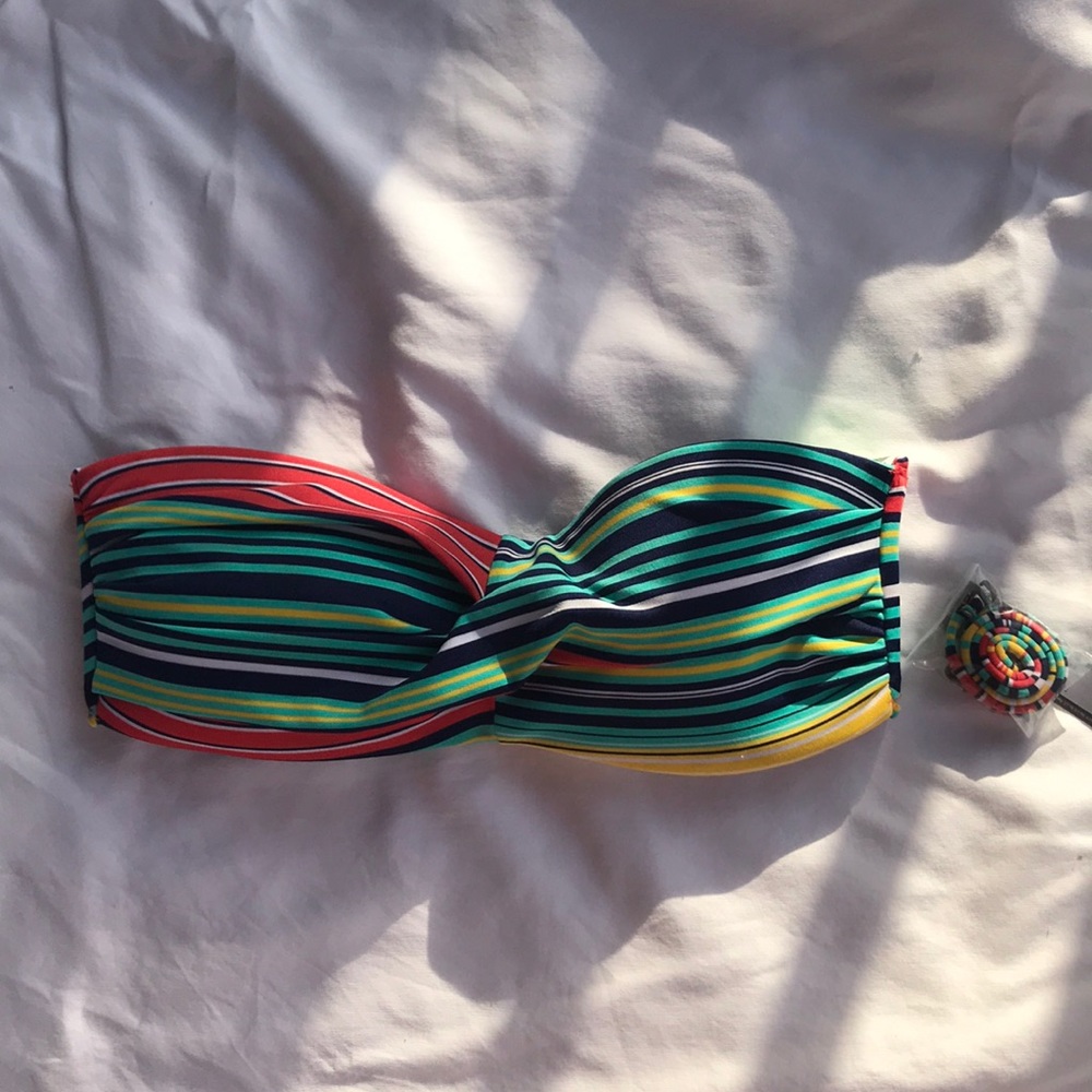 CONVERTIBLE BIKINI TOP. NWT. SIZE L